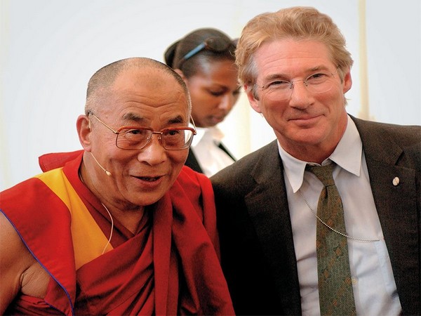 https://www.nepalminute.com/uploads/posts/dalai lama and richard gere1657107571.jpg